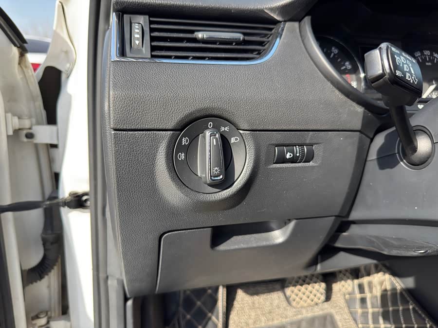 Skoda Octavia 2017 car image #26