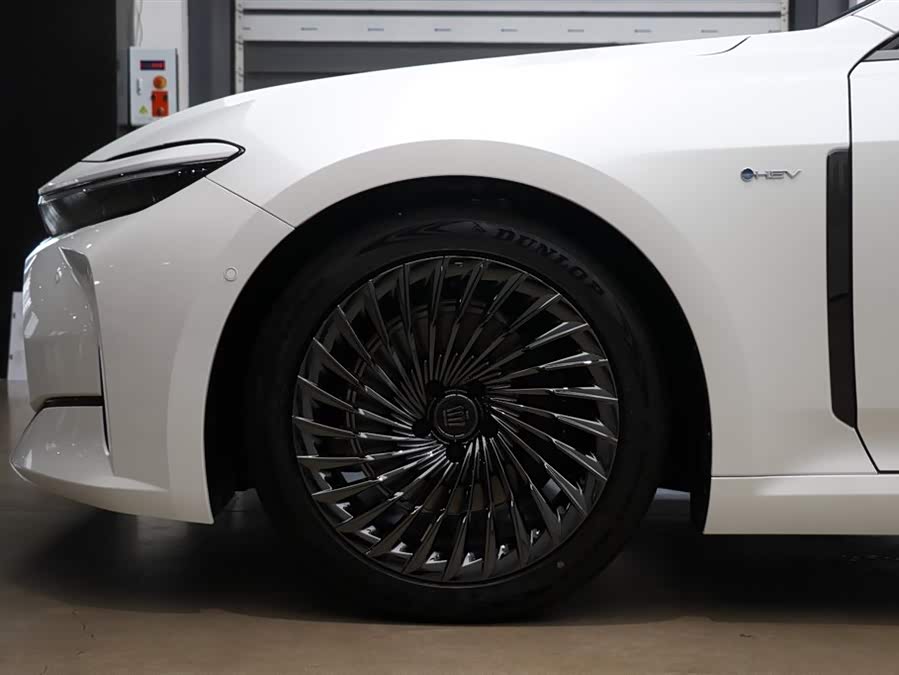 Toyota Crown 2025 صورة سيارة #26