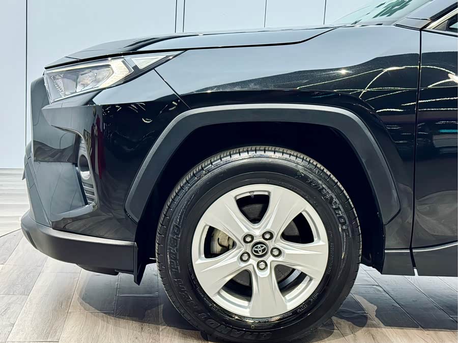 Toyota RAV4 2022 car image #26