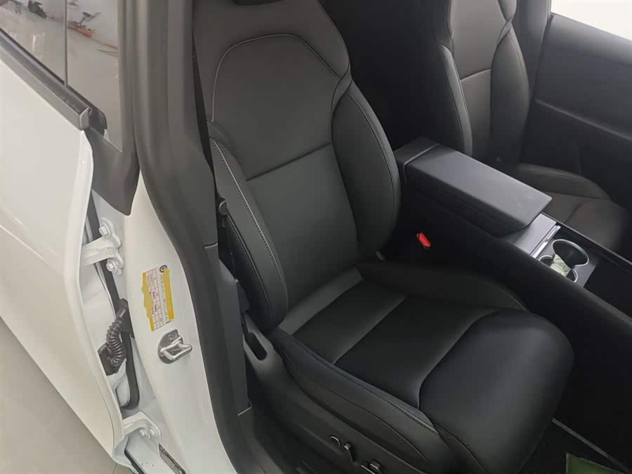 特斯拉 Model Y L 2025 汽车图片 #26