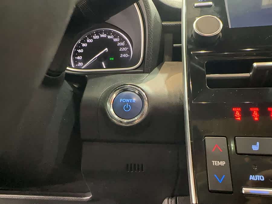 Toyota Avalon 2019 car image #26