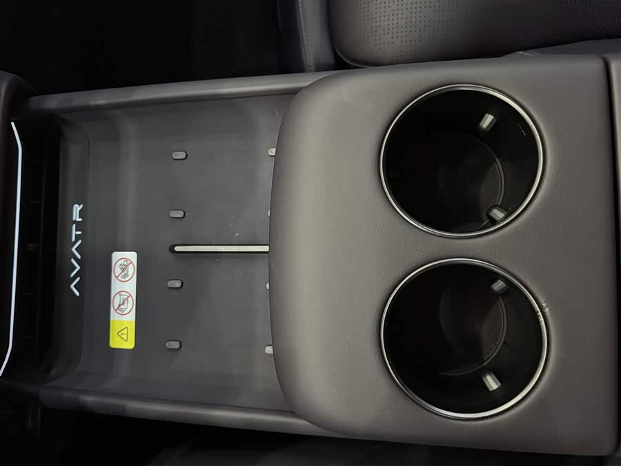 阿维塔 阿维塔06 2025 汽车图片 #26