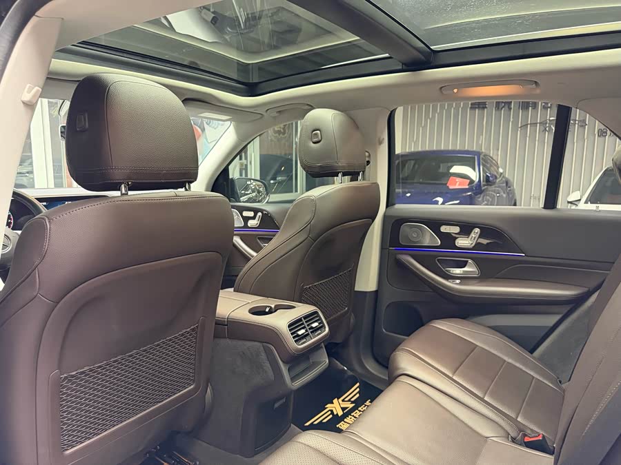 Mercedes-Benz GLE Class 2020 car image #26