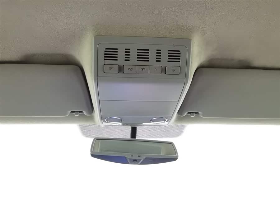 Volkswagen Caravelle 2016 car image #26