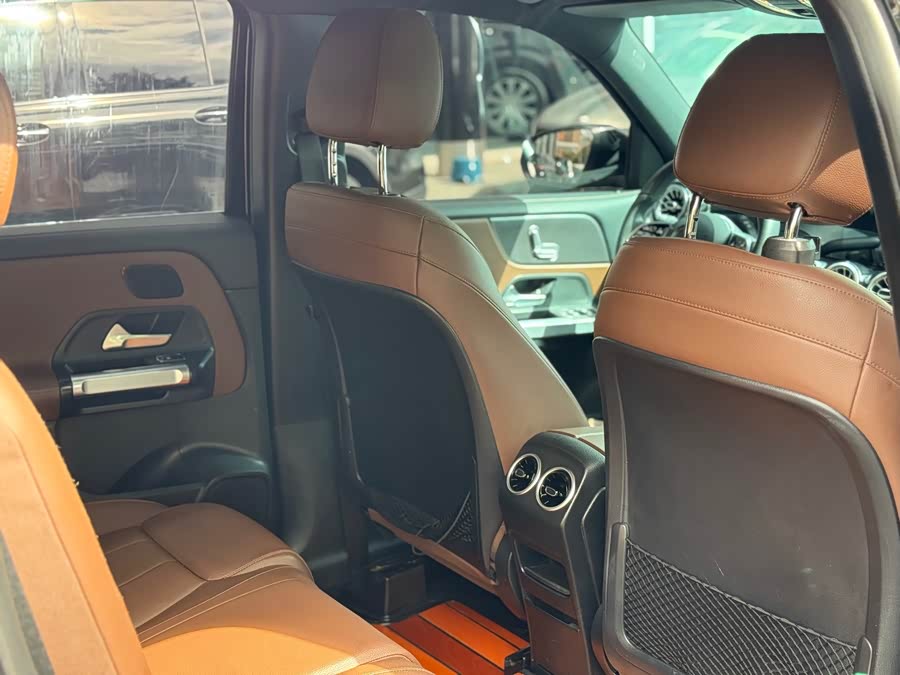 Mercedes-Benz GLB Class 2025 car image #26