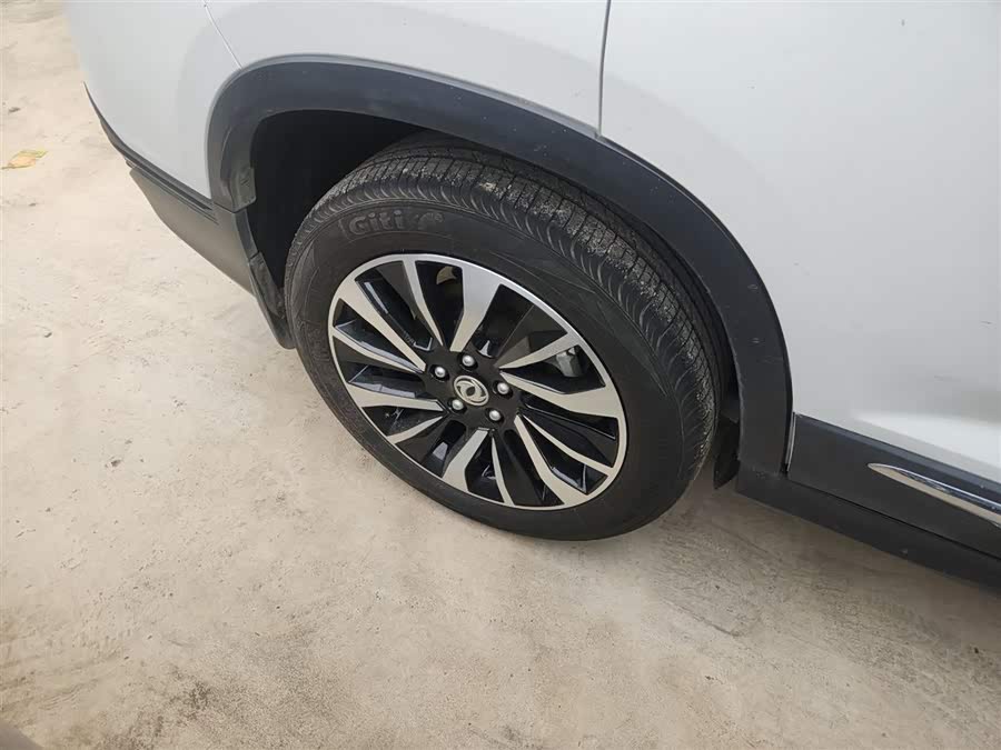 Forthing T5 2019 #26 Forthing T5 2019 صورة سيارة #26