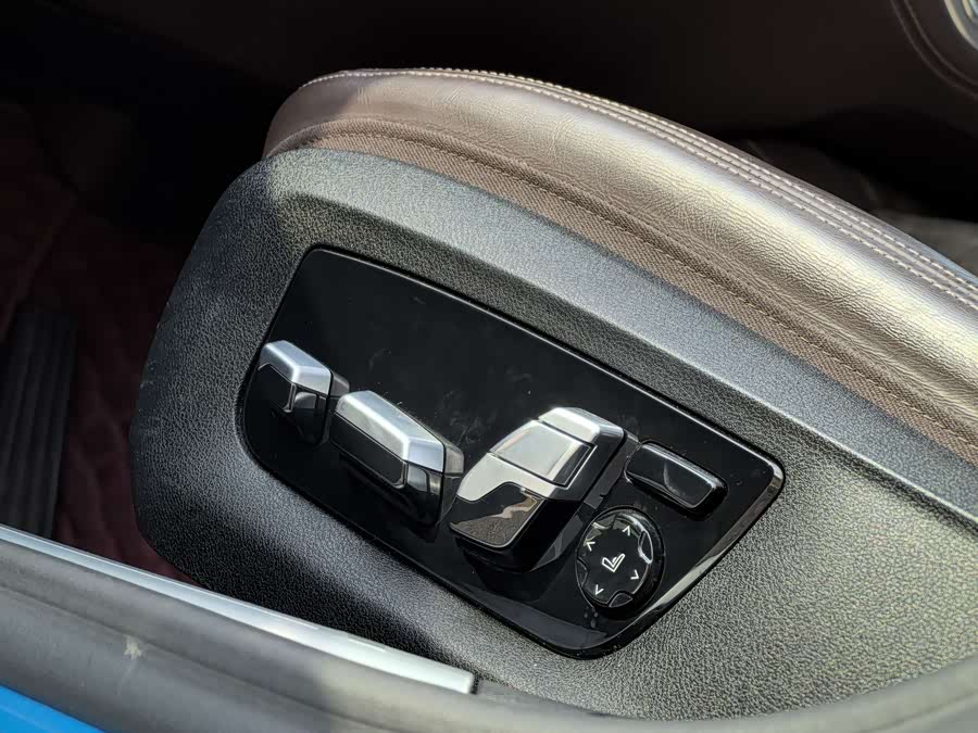 BMW 7 Series 2020 car image #26