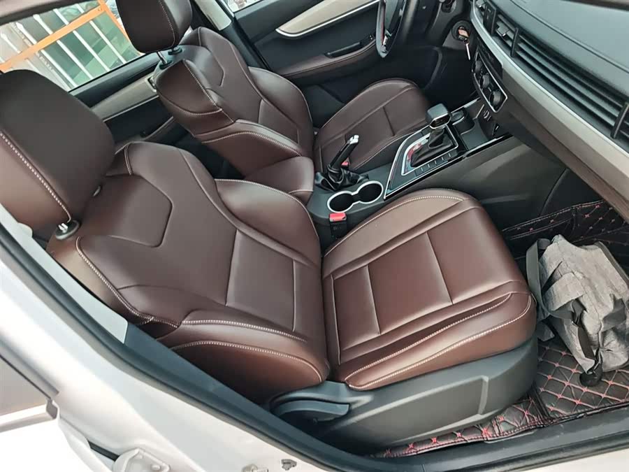 Forthing T5 2022 immagine di auto #26