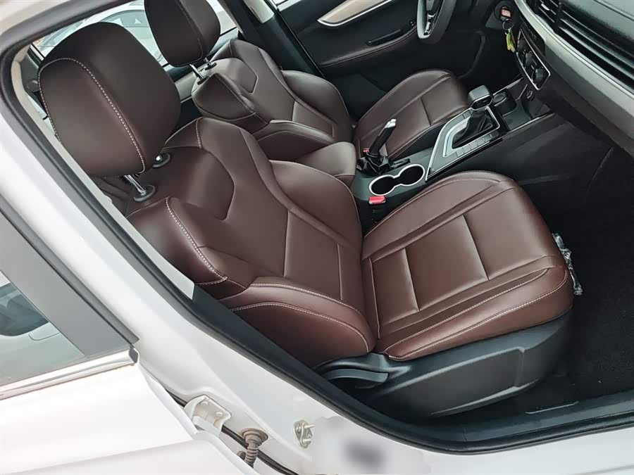 Forthing T5 2023 #26 Forthing T5 2023 immagine di auto #26