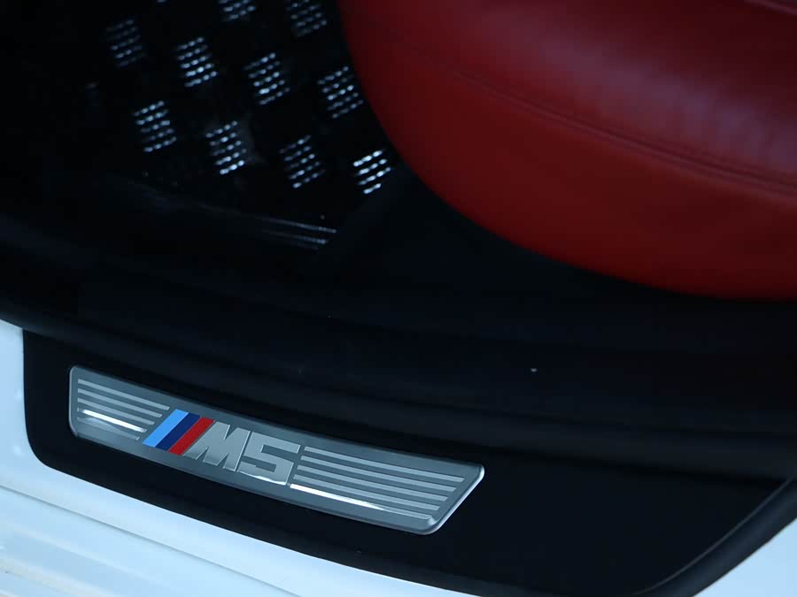 BMW M5 2013 #26 BMW M5 2013 car image #26