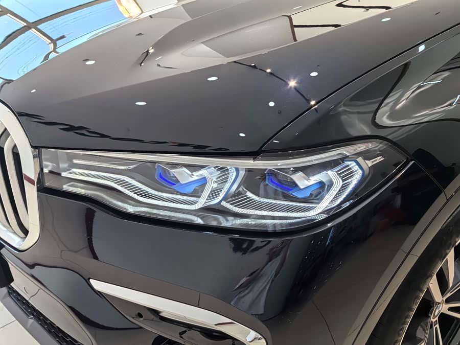 BMW X7 2021 car image #26