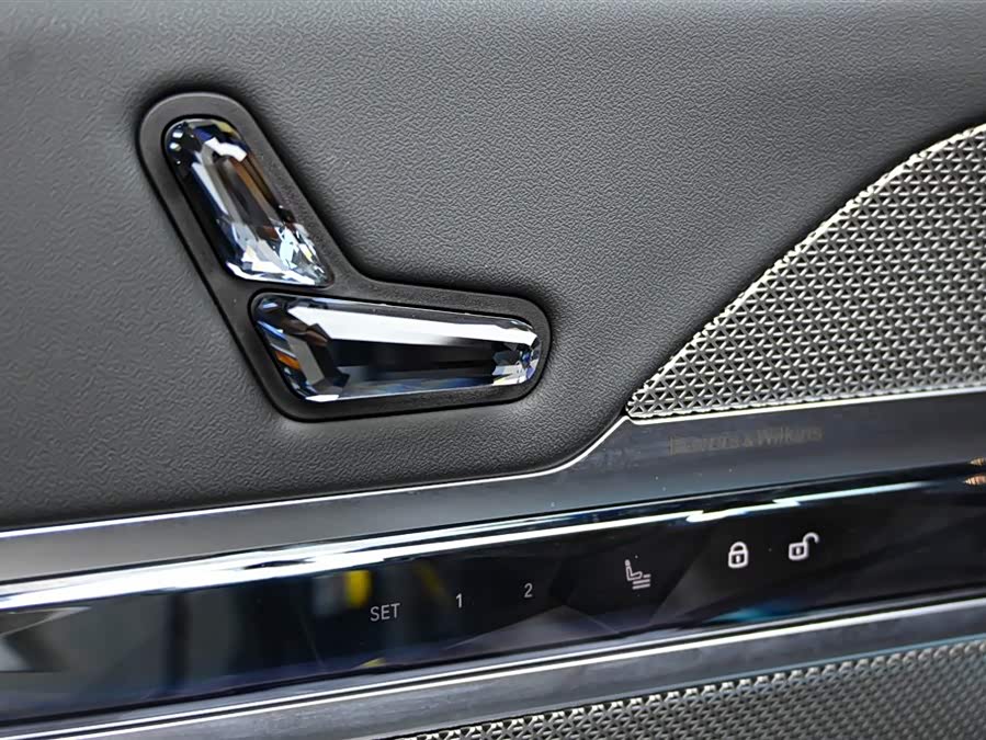 BMW i7 2024 car image #26