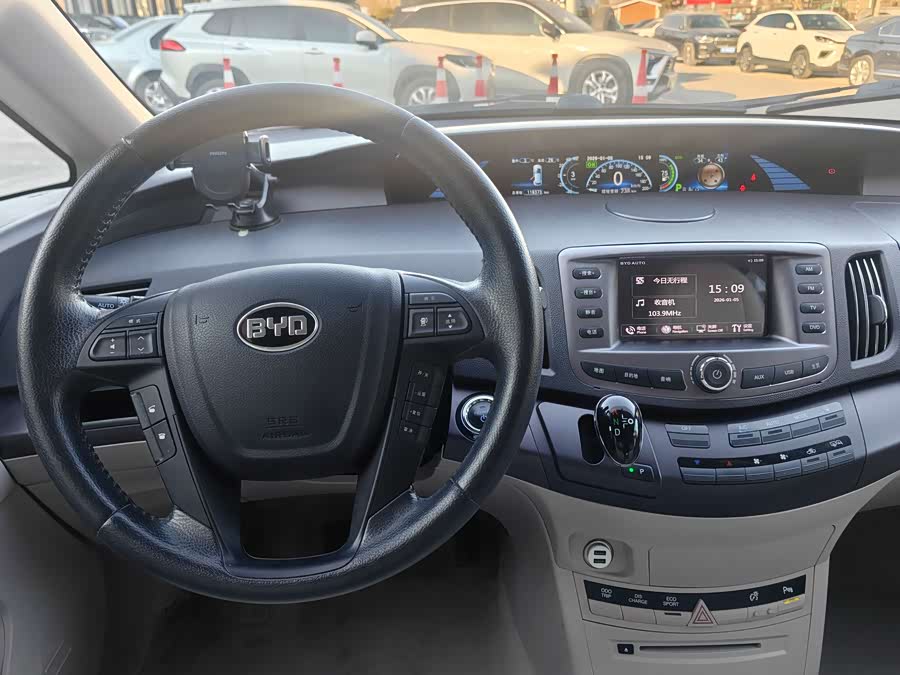 BYD e6 2015 car image #26