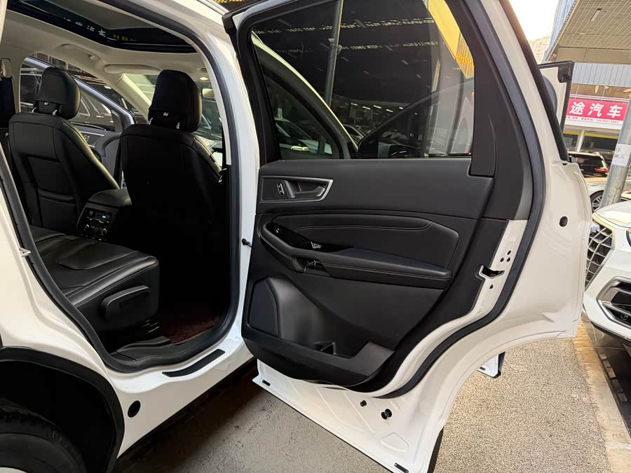 Ford Edge 2018 immagine di auto #26