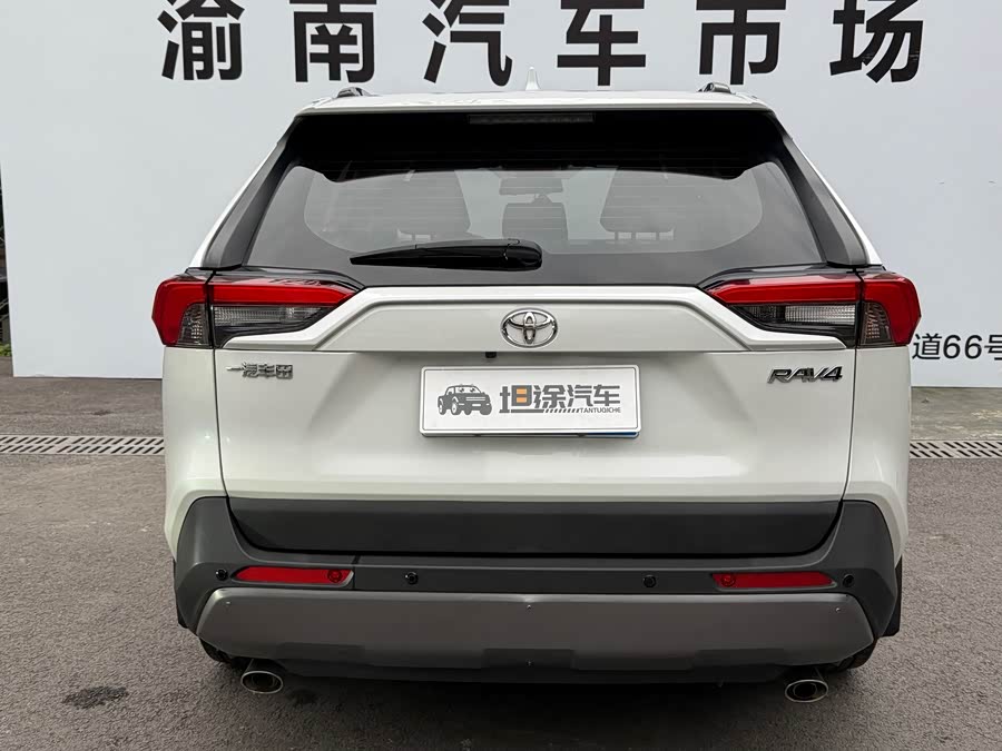 Toyota RAV4 2021 car image #26