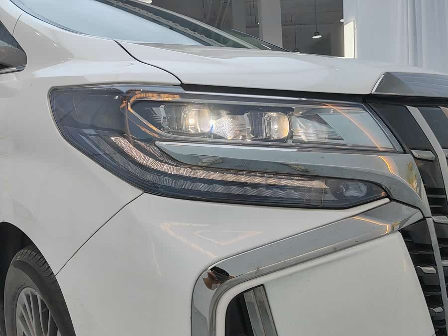 Toyota Alphard 2023 car image #26