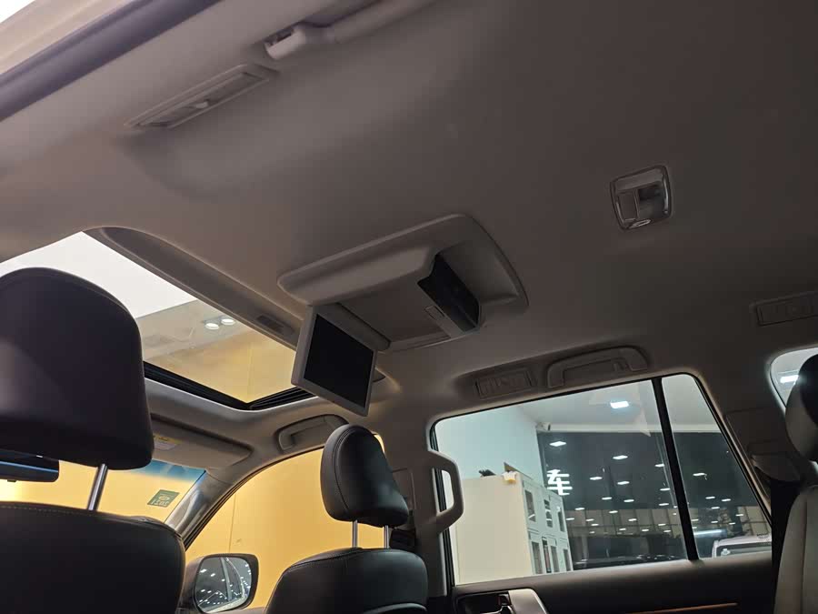 Toyota Land Cruiser Prado 2017 car image #26
