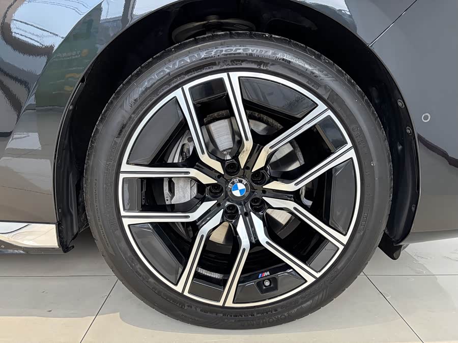 BMW 7 Series 2024 car image #26