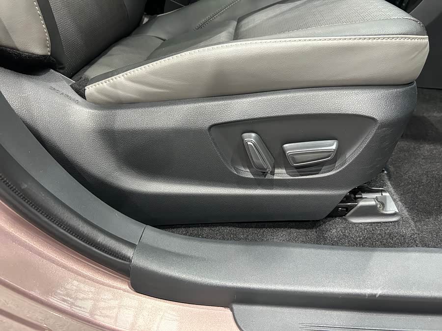 Toyota bZ3 2023 immagine di auto #26