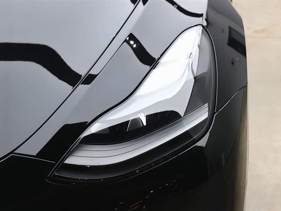 Tesla Model Y 2021 car image #26