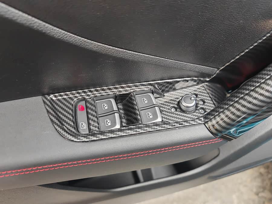 Audi Q2L 2023 car image #26