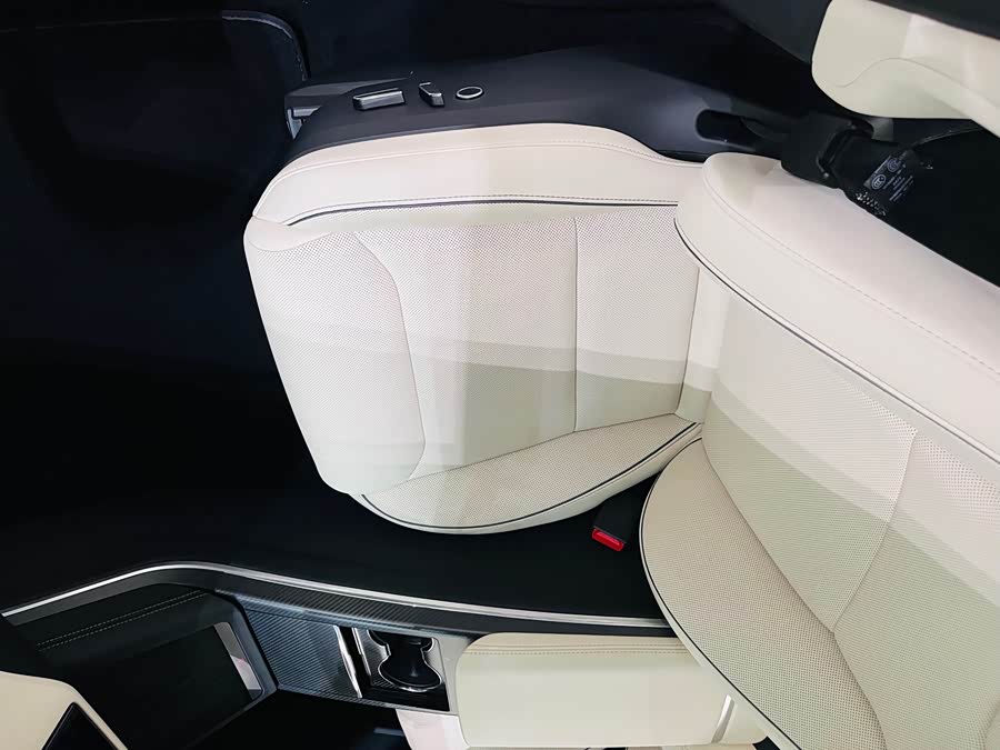 Tesla Model X 2023 car image #26