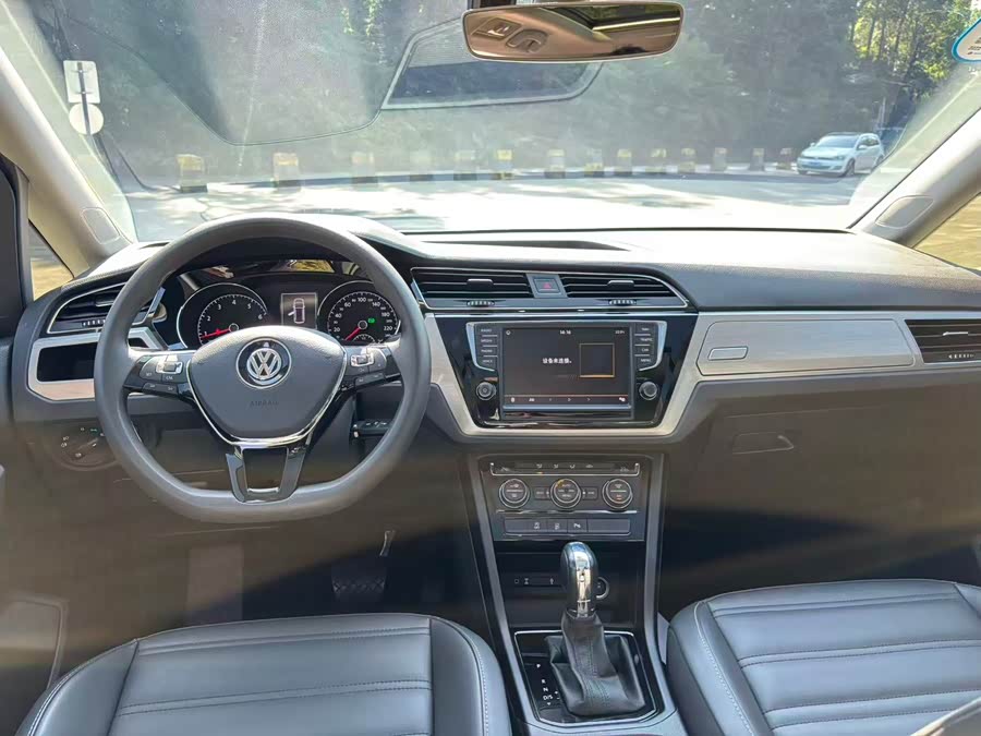 Volkswagen Touran 2019 #26 Volkswagen Touran 2019 car image #26