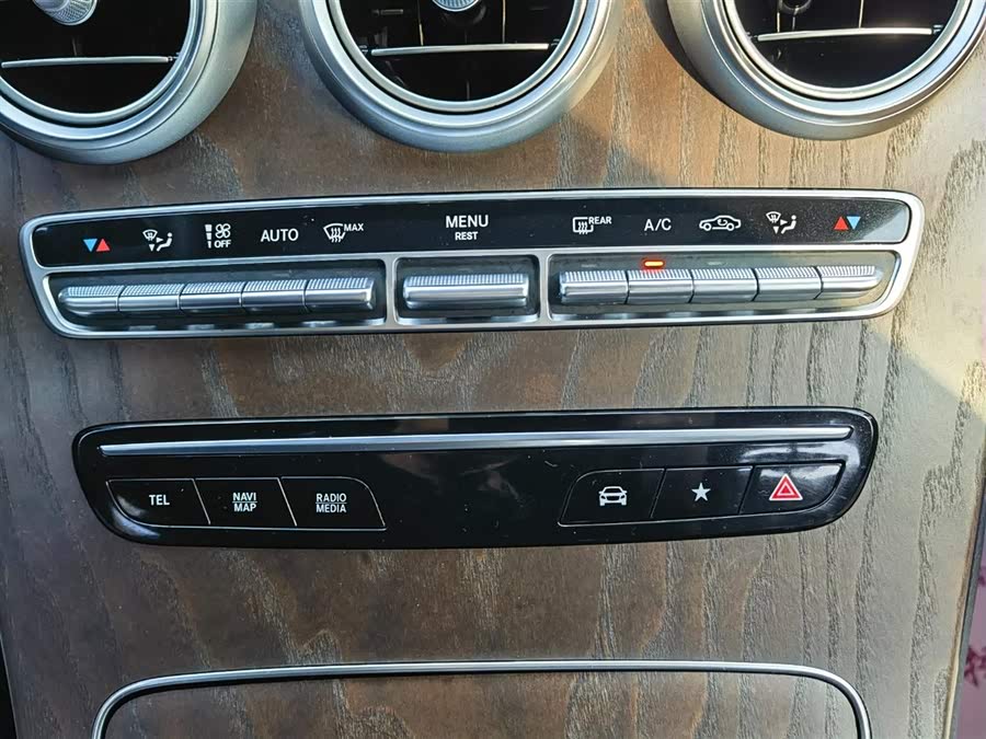 Mercedes-Benz GLC Class 2020 car image #26