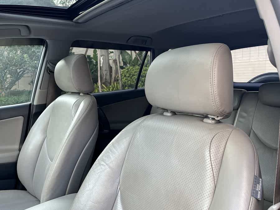 Toyota RAV4 2010 #26 Toyota RAV4 2010 car image #26