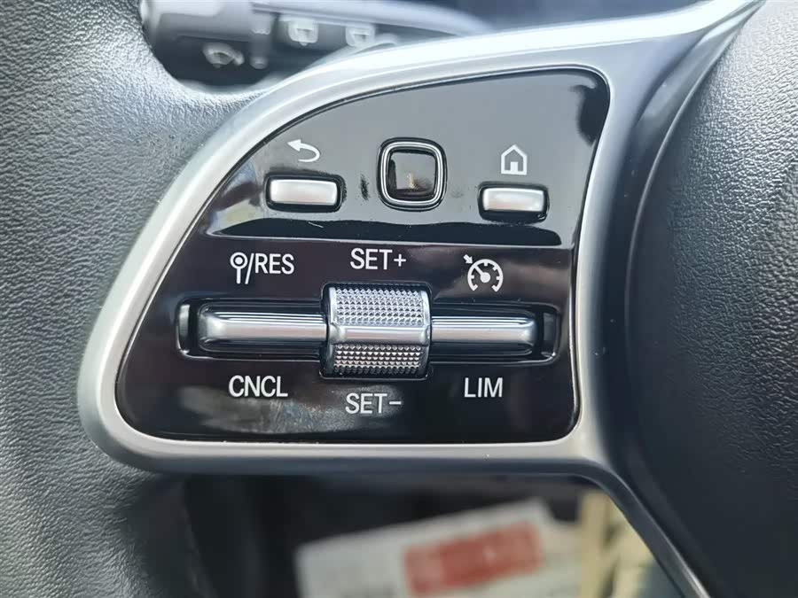 Mercedes-Benz GLB Class 2020 car image #26