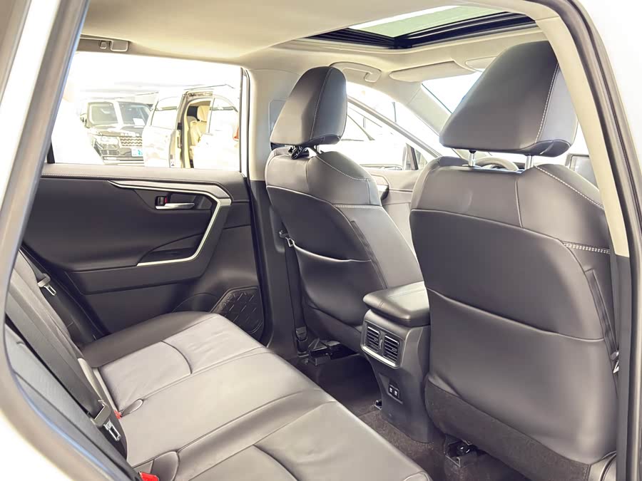 Toyota RAV4 2021 car image #26