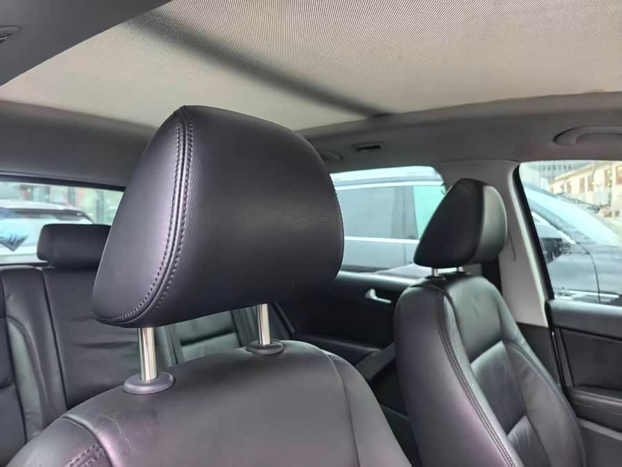 Volkswagen Tiguan 2011 car image #26