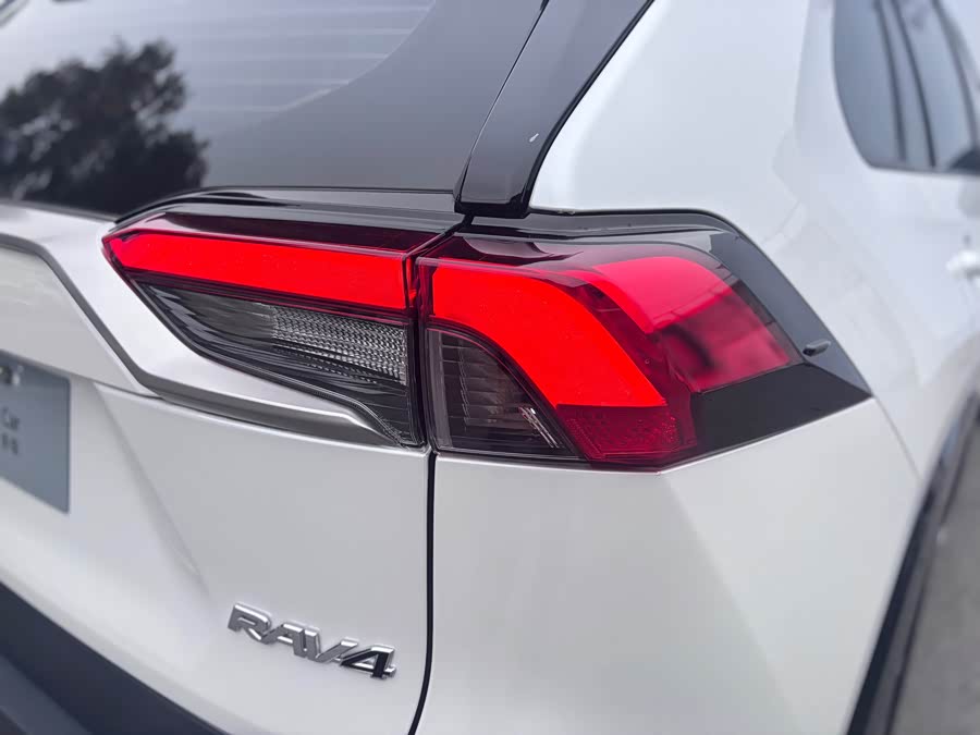 Toyota RAV4 2025 car image #26
