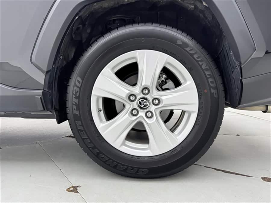 Toyota RAV4 2022 car image #26