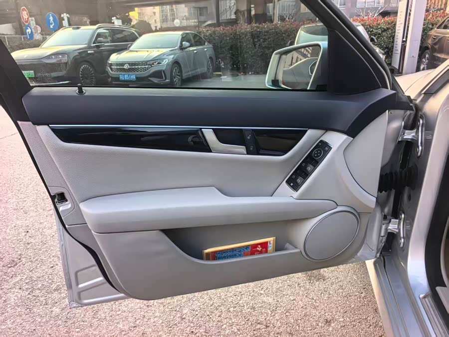 Mercedes-Benz C Class 2014 car image #26