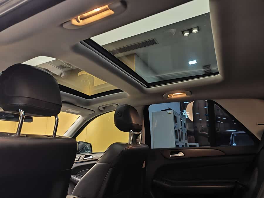 Mercedes-Benz GLE Class 2016 car image #26