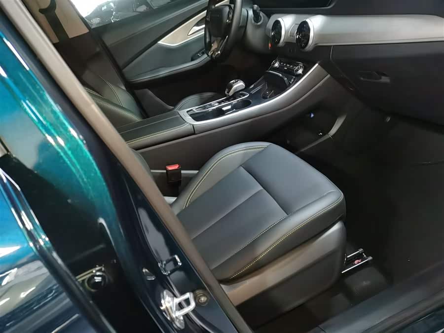 Forthing T5 EVO 2024 car image #26