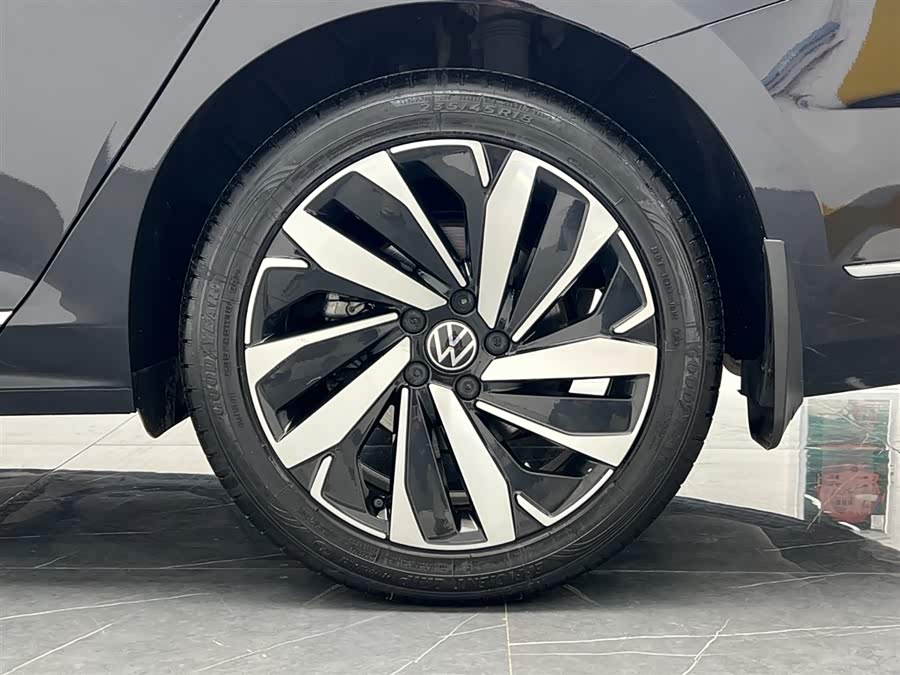 Volkswagen Passat 2023 car image #26