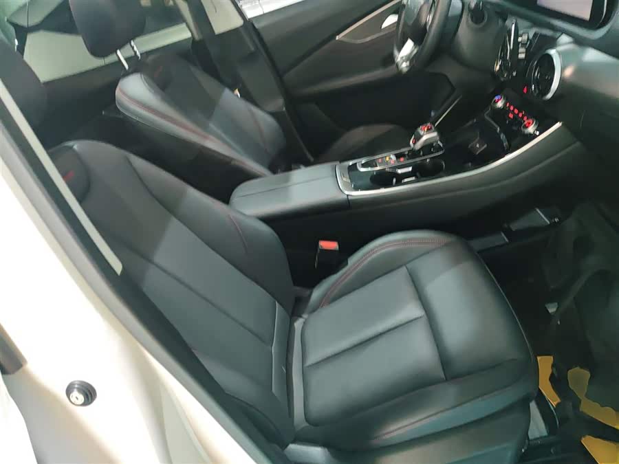 Forthing T5 EVO 2021 #26 Forthing T5 EVO 2021 immagine di auto #26
