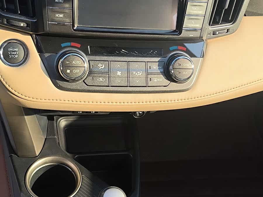 Toyota RAV4 2015 car image #26