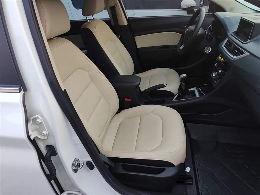 Changan Alsvin V7 2017 car image #26