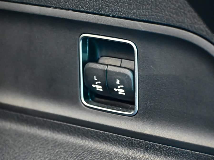 Mercedes-Benz GLE Class 2023 car image #26