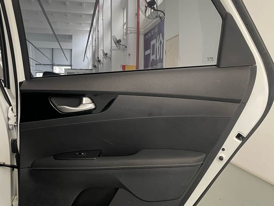 Kia K3 2022 car image #26