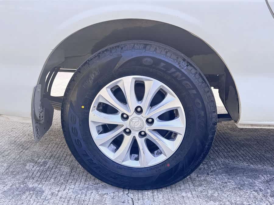 Forthing Lingzhi EV 2020 #26 Forthing Lingzhi EV 2020 car image #26