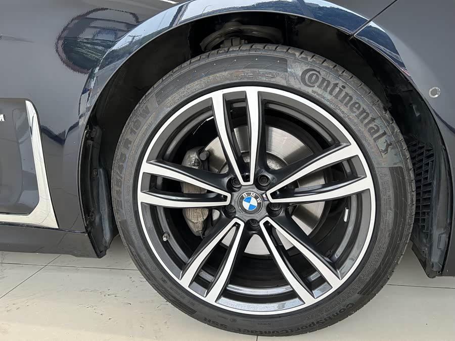 BMW 7 Series 2021 car image #26