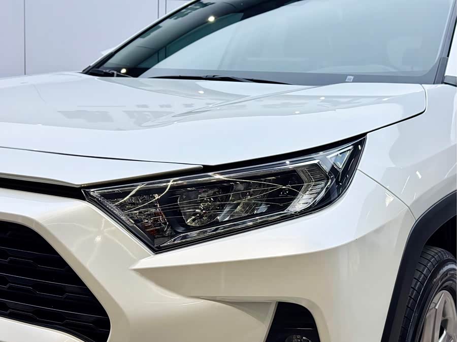 Toyota RAV4 2022 car image #26