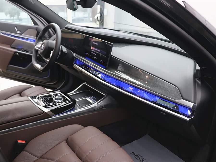 BMW 7 Series 2024 car image #26