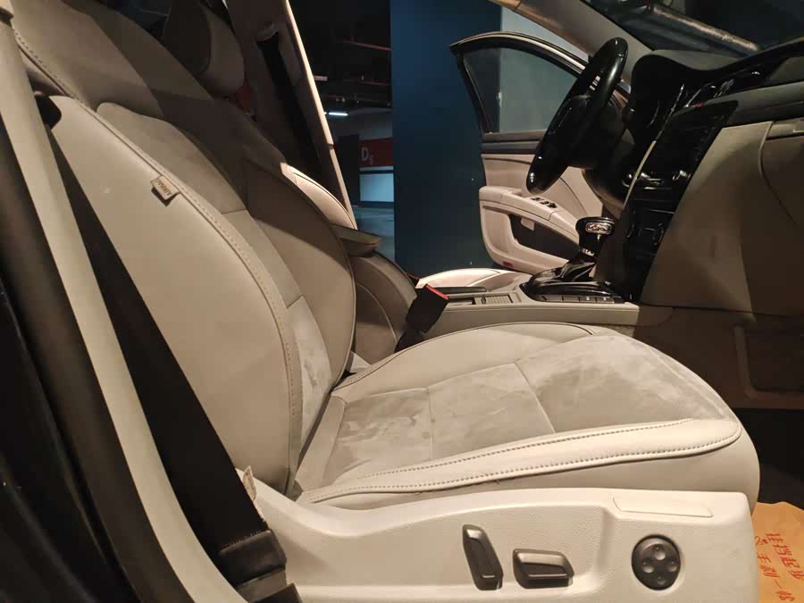 Skoda Superb 2010 car image #26