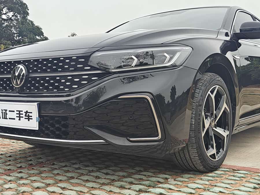 Volkswagen Passat 2023 car image #26