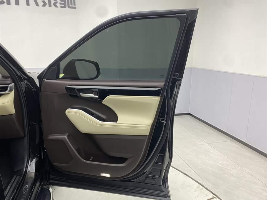 Toyota Highlander 2022 car image #26